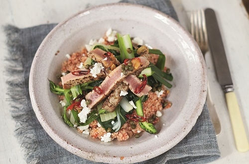 Halstrad tonfisk med couscous och grönsaker